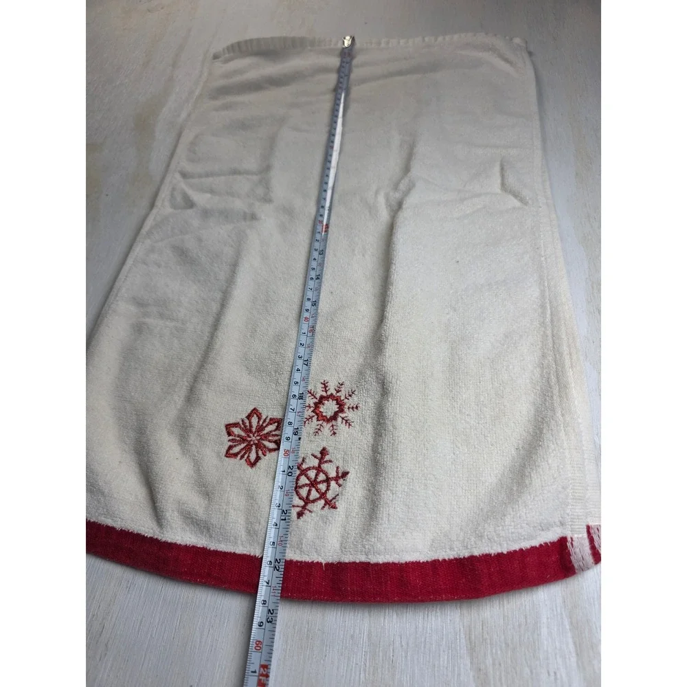 Christmas Conservatory Set of 2 Cotton Hand Towels Red Snowflake Holiday Cream
